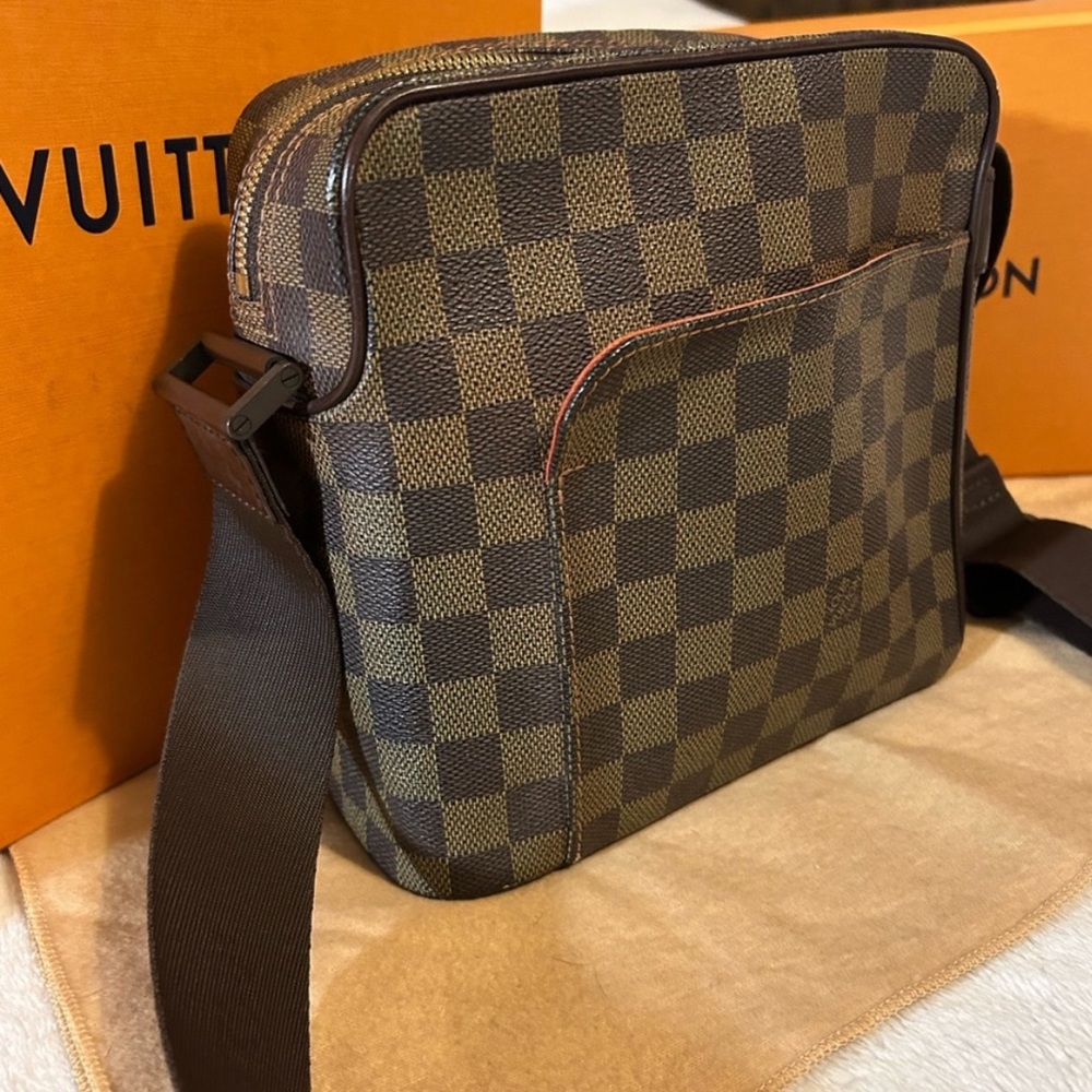 Louis Vuitton Crossbody Bag - Picture 5 of 15